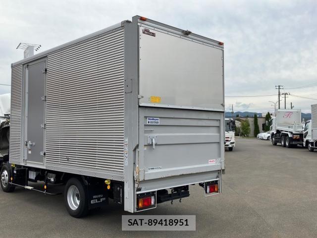 Isuzu ELF TRUCK 2023-08 8741904-9