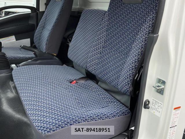 Isuzu ELF TRUCK 2023-08 8741904-17