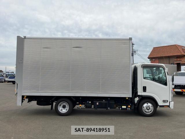 Isuzu ELF TRUCK 2023-08 8741904-5