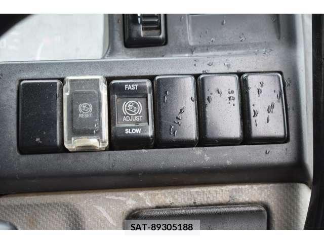 Isuzu ELF TRUCK 2012-10 8741898-13