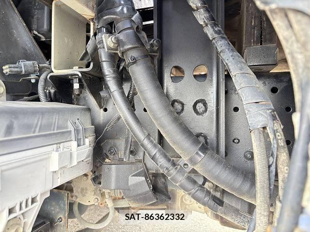 Isuzu ELF TRUCK 2017-07 8741863-21