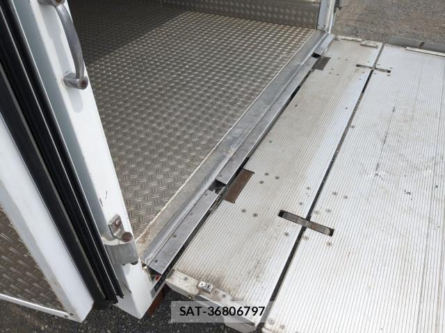 Isuzu ELF TRUCK 2015-03 8780089-11