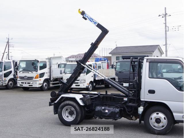 Isuzu ELF TRUCK 2018-05 8828883-10