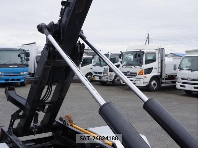Isuzu ELF TRUCK 2018-05 8828883-11