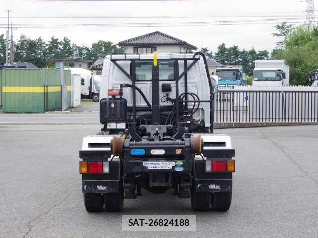 Isuzu ELF TRUCK 2018-05 8828883-16