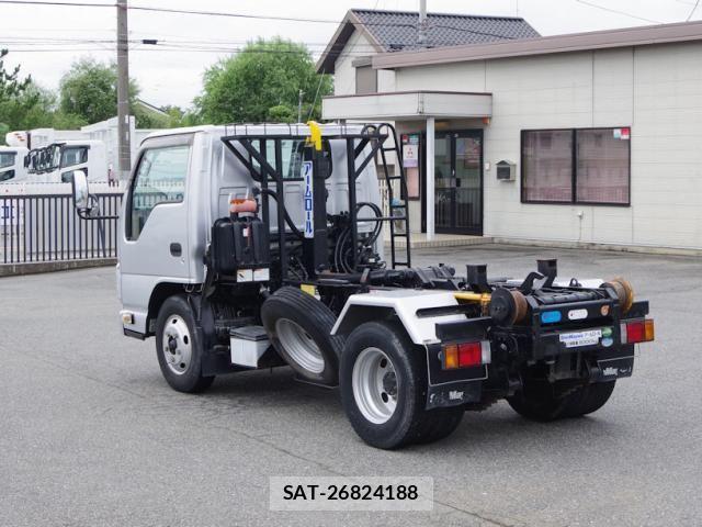 Isuzu ELF TRUCK 2018-05 8828883-2