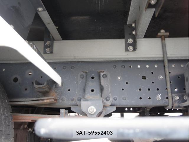 Isuzu ELF TRUCK 2018-05 8828884-5