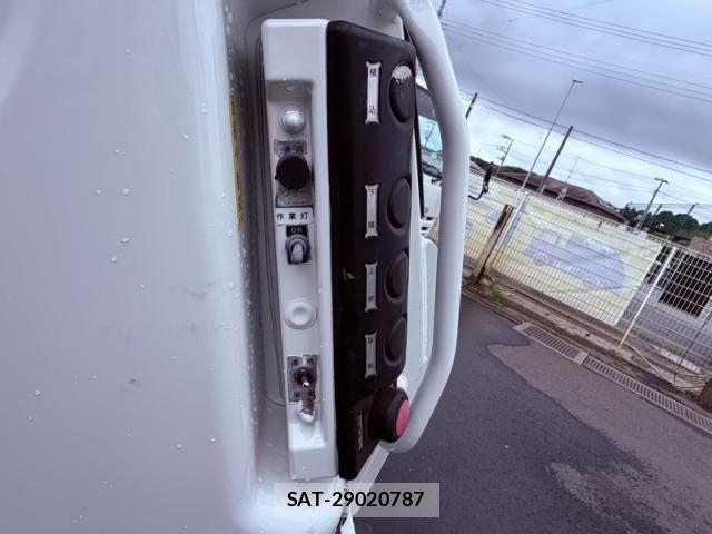 Isuzu ELF TRUCK 2015-01 8848839-9