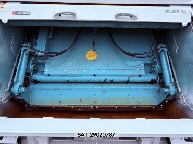 Isuzu ELF TRUCK 2015-01 8848839-14