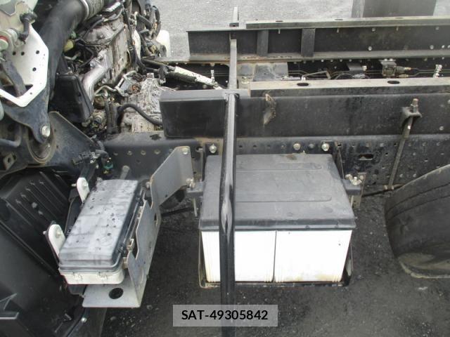 Isuzu ELF TRUCK 2016-06 8848850-11