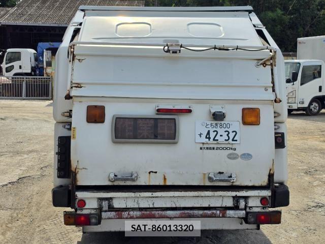 Isuzu ELF TRUCK 2013-02 8870929-11