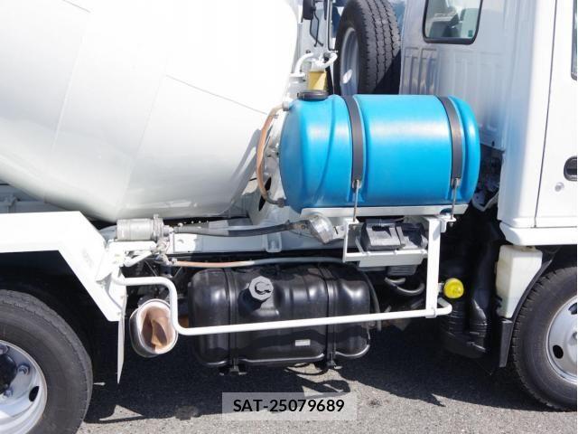 Isuzu ELF TRUCK 2013-04 8883556-12