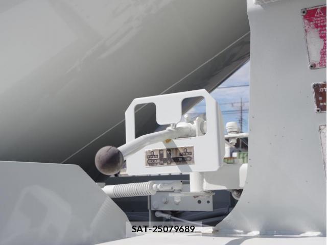 Isuzu ELF TRUCK 2013-04 8883556-14