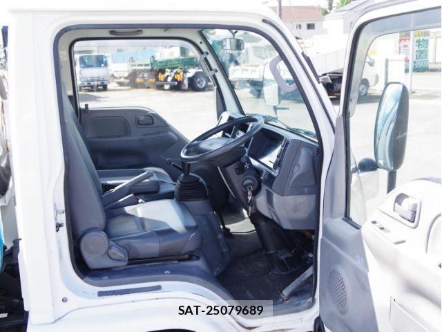 Isuzu ELF TRUCK 2013-04 8883556-24