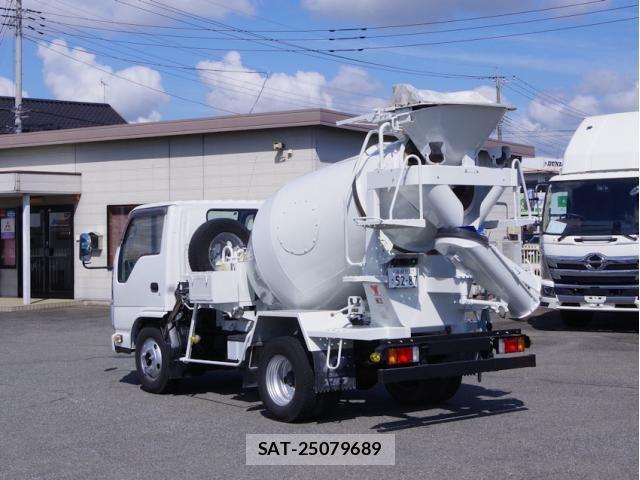 Isuzu ELF TRUCK 2013-04 8883556-2