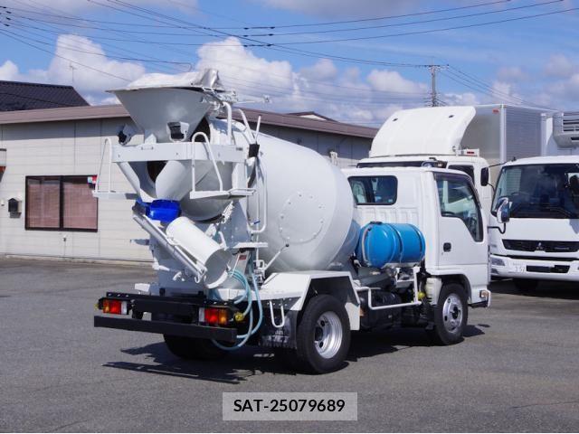 Isuzu ELF TRUCK 2013-04 8883556-3