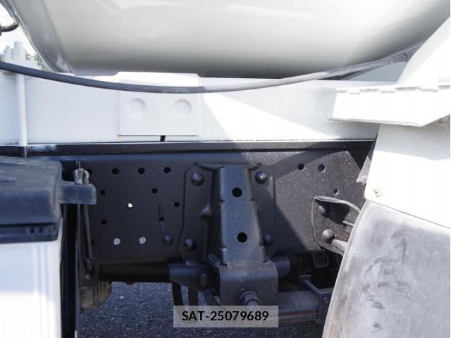 Isuzu ELF TRUCK 2013-04 8883556-6