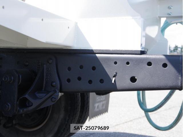 Isuzu ELF TRUCK 2013-04 8883556-7