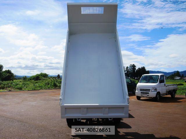 Isuzu ELF TRUCK 2005-01 8883570-3