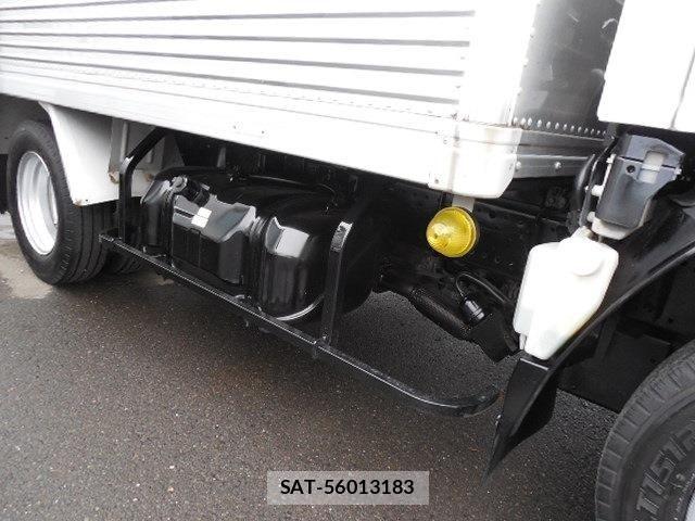Isuzu ELF TRUCK 2016-06 8883573-11
