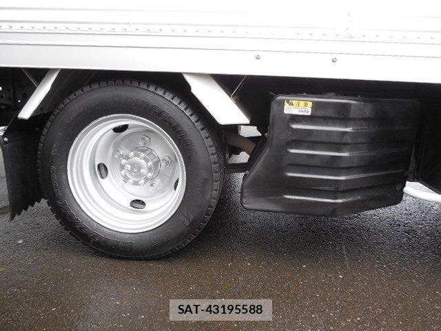 Isuzu ELF TRUCK 2012-06 8883575-12