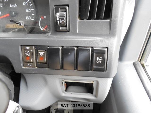 Isuzu ELF TRUCK 2012-06 8883575-27