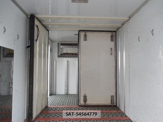 Isuzu ELF TRUCK 2014-04 8883571-8