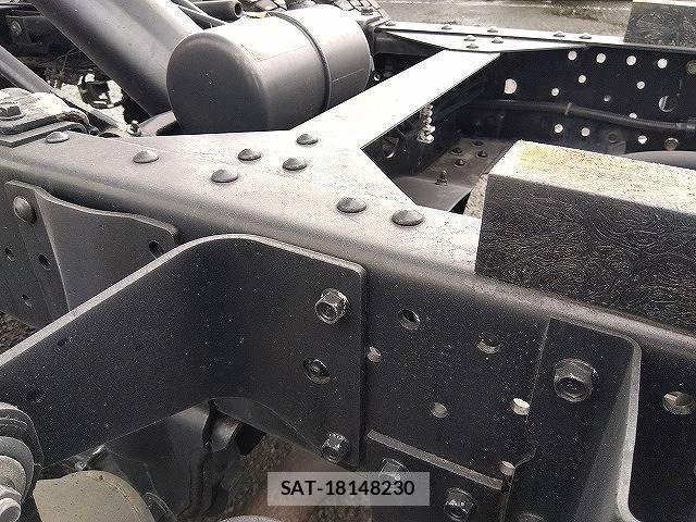 Isuzu ELF TRUCK 2012-05 8883563-16