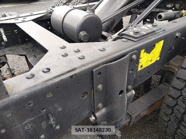 Isuzu ELF TRUCK 2012-05 8883563-17