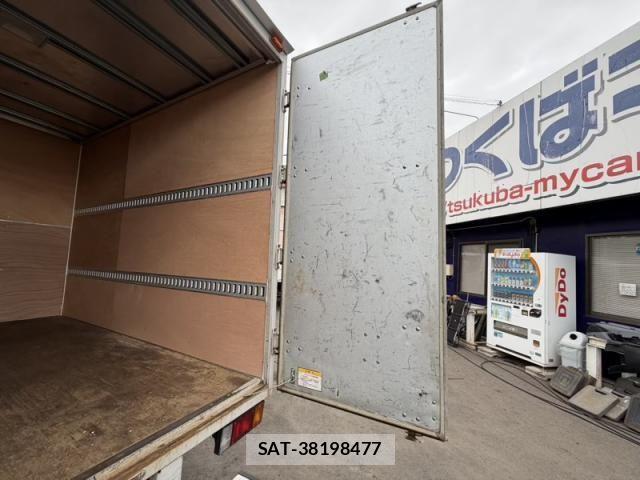 Isuzu ELF TRUCK 2018-08 8883562-14