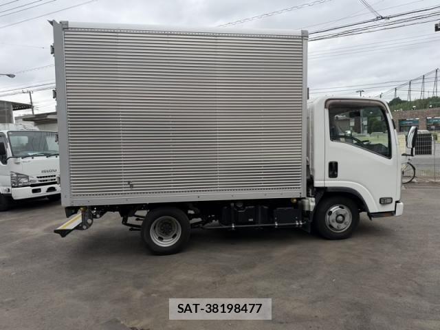 Isuzu ELF TRUCK 2018-08 8883562-3