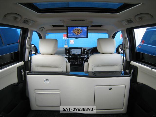 Nissan ELGRAND 2023-08 1256622-17