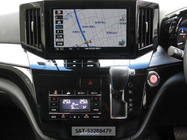 Nissan ELGRAND 2021-02 1271831-13