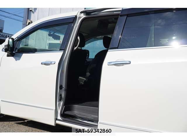 Nissan ELGRAND 2018-02 1301582-13