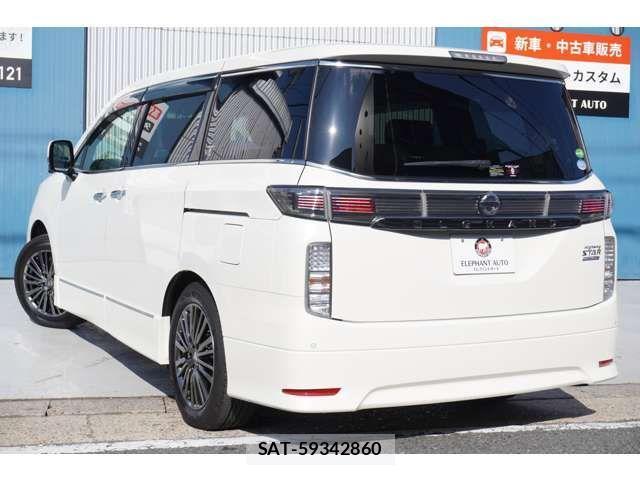 Nissan ELGRAND 2018-02 1301582-16