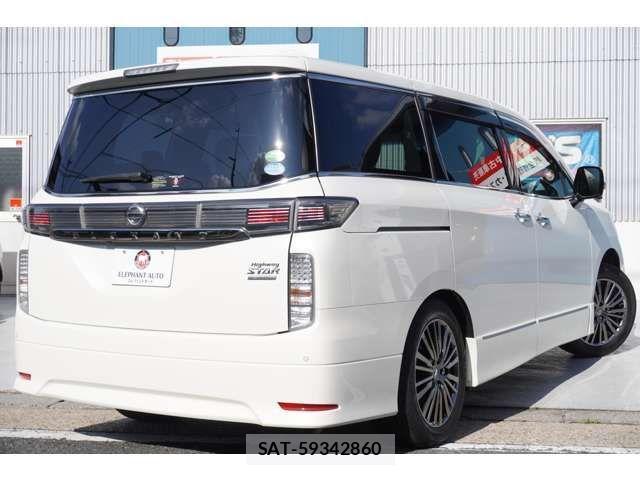 Nissan ELGRAND 2018-02 1301582-17