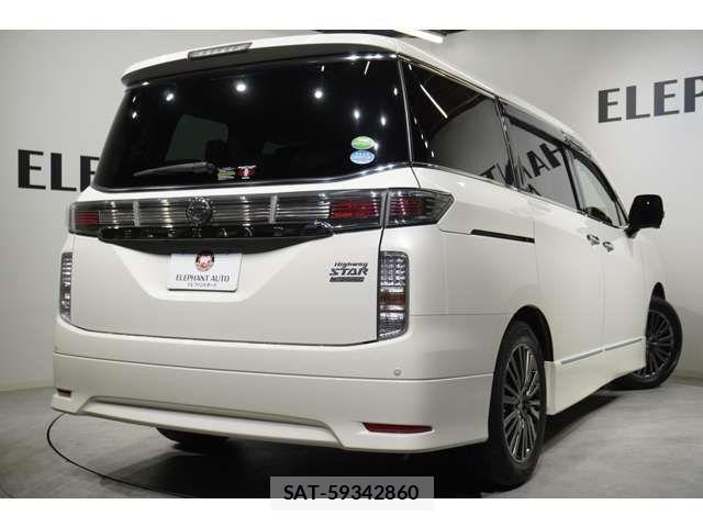 Nissan ELGRAND 2018-02 1301582-1