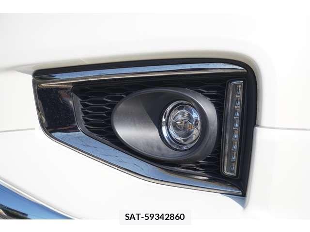 Nissan ELGRAND 2018-02 1301582-4