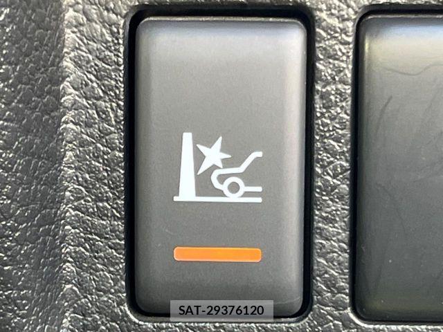 Nissan ELGRAND 2014-03 1445454-4