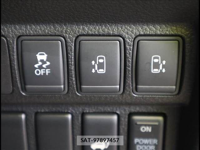 Nissan ELGRAND 2018-06 1585361-15