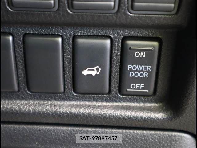 Nissan ELGRAND 2018-06 1585361-16