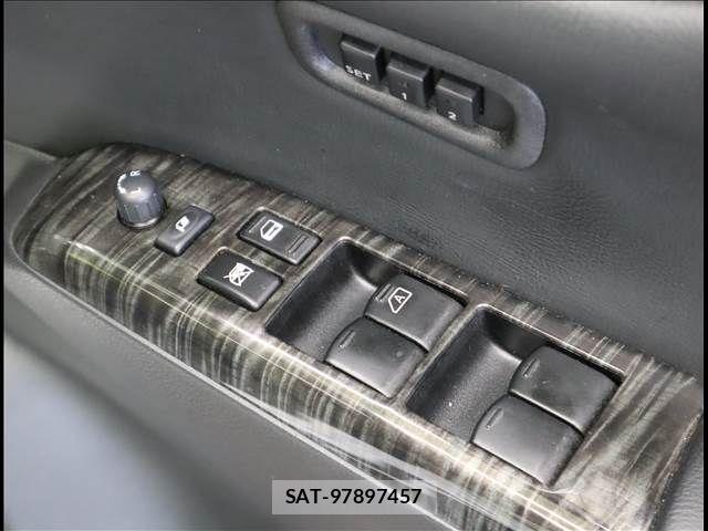 Nissan ELGRAND 2018-06 1585361-17