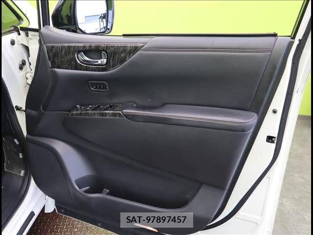 Nissan ELGRAND 2018-06 1585361-21