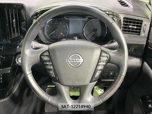 Nissan ELGRAND 2021-08 3714117-11