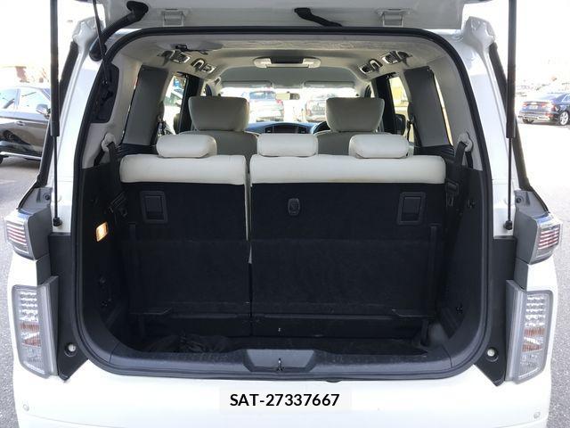 Nissan ELGRAND 2017-07 3714124-11