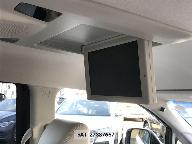 Nissan ELGRAND 2017-07 3714124-15