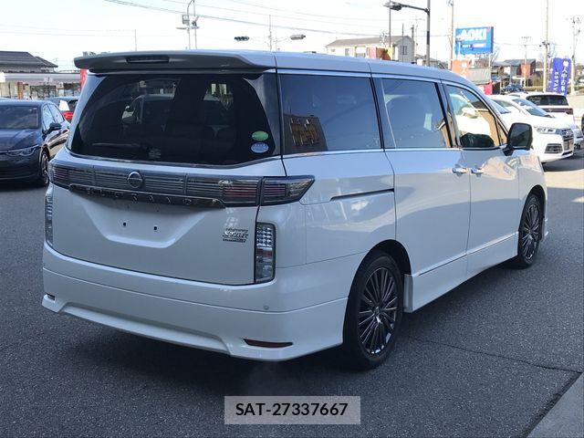 Nissan ELGRAND 2017-07 3714124-2