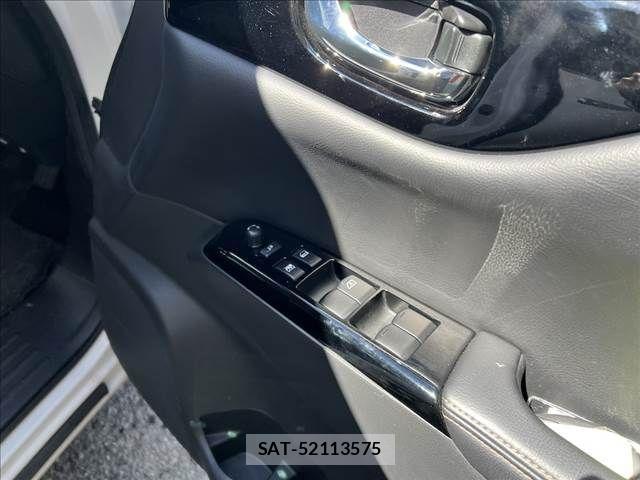 Nissan ELGRAND 2024-03 3768118-13