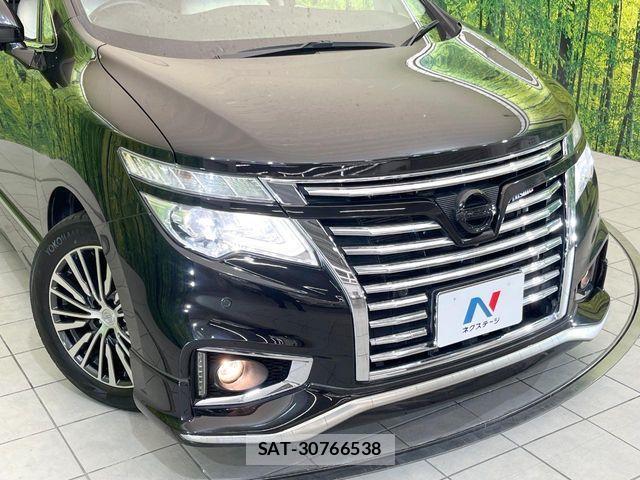 Nissan ELGRAND 2015-11 3832483-11