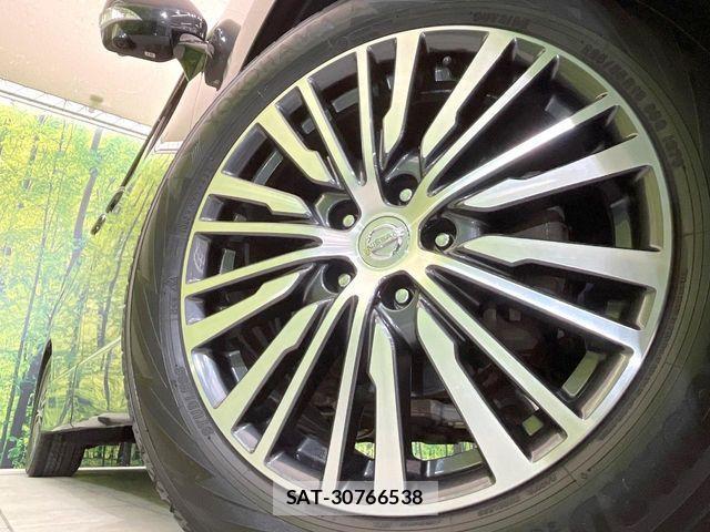 Nissan ELGRAND 2015-11 3832483-12